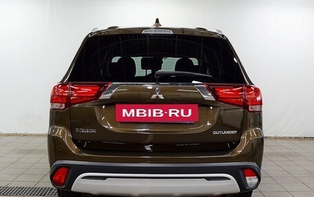Mitsubishi Outlander III рестайлинг 3, 2020 год, 1 780 000 рублей, 7 фотография