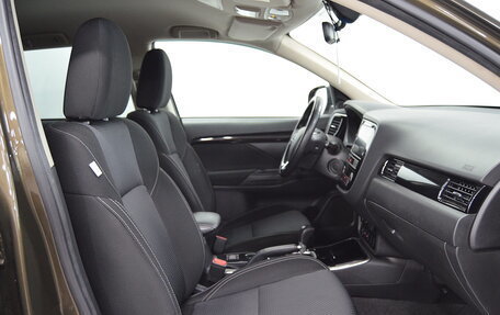 Mitsubishi Outlander III рестайлинг 3, 2020 год, 1 780 000 рублей, 24 фотография