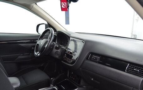 Mitsubishi Outlander III рестайлинг 3, 2020 год, 1 780 000 рублей, 23 фотография