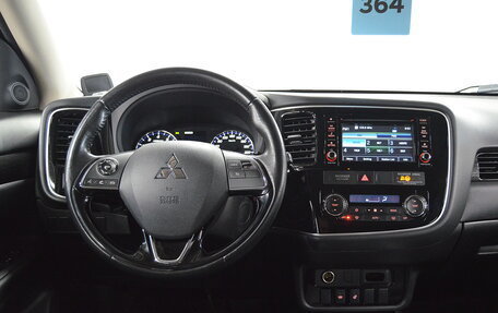 Mitsubishi Outlander III рестайлинг 3, 2017 год, 1 980 000 рублей, 11 фотография