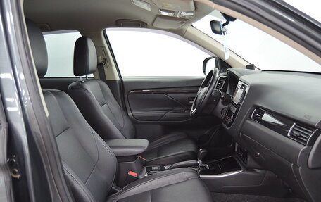 Mitsubishi Outlander III рестайлинг 3, 2017 год, 1 980 000 рублей, 24 фотография