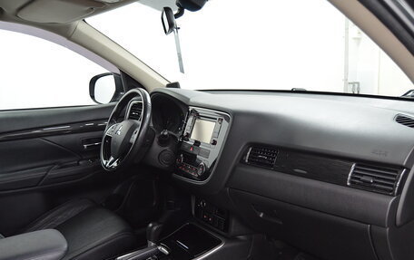 Mitsubishi Outlander III рестайлинг 3, 2017 год, 1 980 000 рублей, 23 фотография