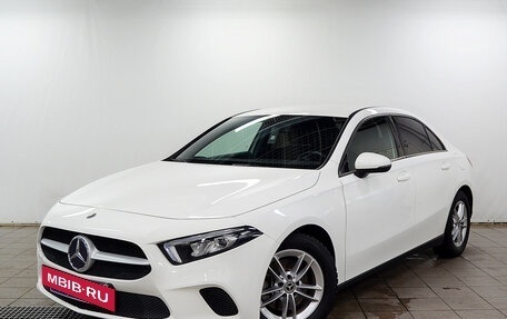 Mercedes-Benz A-Класс, 2019 год, 2 350 000 рублей, 2 фотография
