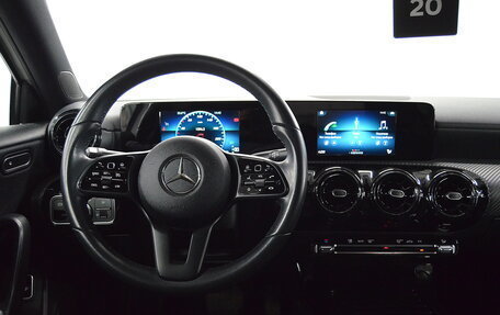 Mercedes-Benz A-Класс, 2019 год, 2 350 000 рублей, 11 фотография