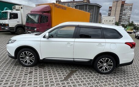 Mitsubishi Outlander III рестайлинг 3, 2015 год, 1 900 000 рублей, 3 фотография
