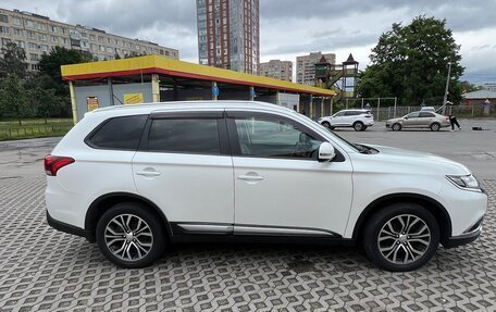 Mitsubishi Outlander III рестайлинг 3, 2015 год, 1 900 000 рублей, 7 фотография