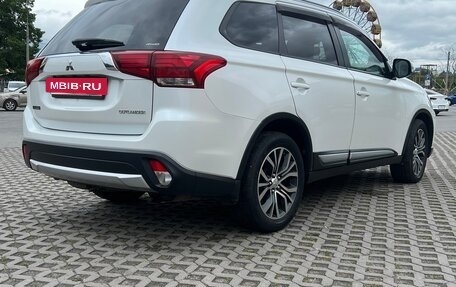 Mitsubishi Outlander III рестайлинг 3, 2015 год, 1 900 000 рублей, 8 фотография