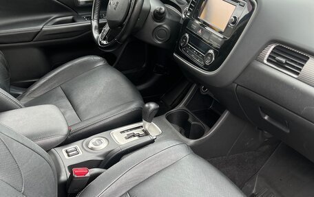 Mitsubishi Outlander III рестайлинг 3, 2015 год, 1 900 000 рублей, 14 фотография