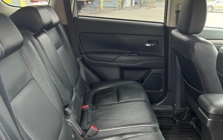 Mitsubishi Outlander III рестайлинг 3, 2015 год, 1 900 000 рублей, 13 фотография