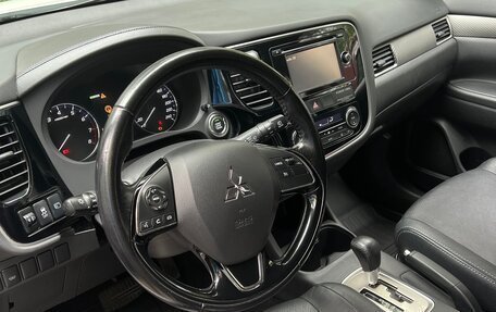 Mitsubishi Outlander III рестайлинг 3, 2015 год, 1 900 000 рублей, 11 фотография