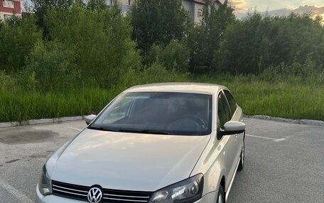 Volkswagen Polo VI (EU Market), 2011 год, 700 000 рублей, 1 фотография