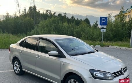 Volkswagen Polo VI (EU Market), 2011 год, 700 000 рублей, 4 фотография