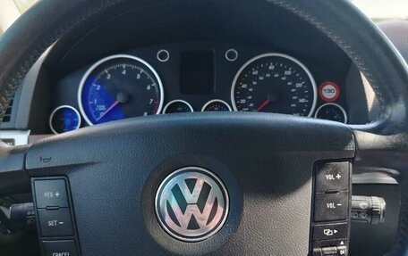 Volkswagen Touareg III, 2004 год, 750 000 рублей, 10 фотография