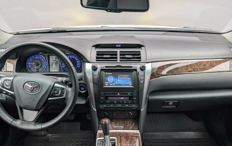Toyota Camry, 2017 год, 1 895 000 рублей, 10 фотография