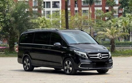 Mercedes-Benz V-Класс, 2021 год, 5 380 000 рублей, 2 фотография