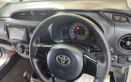 Toyota Vitz, 2019 год, 950 000 рублей, 11 фотография