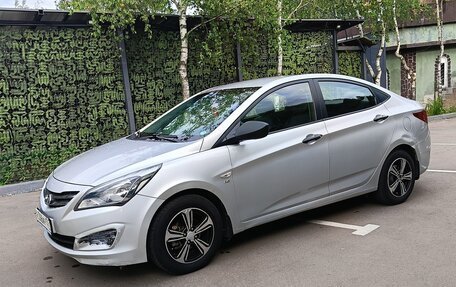 Hyundai Solaris II рестайлинг, 2015 год, 650 000 рублей, 1 фотография
