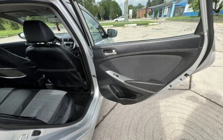 Hyundai Solaris II рестайлинг, 2015 год, 650 000 рублей, 13 фотография
