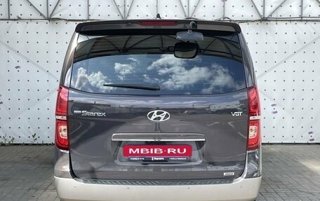 Hyundai Grand Starex Grand Starex I рестайлинг 2, 2020 год, 4 450 000 рублей, 6 фотография