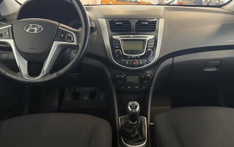 Hyundai Solaris II рестайлинг, 2011 год, 590 000 рублей, 10 фотография