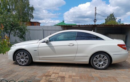 Mercedes-Benz E-Класс, 2011 год, 1 300 000 рублей, 6 фотография