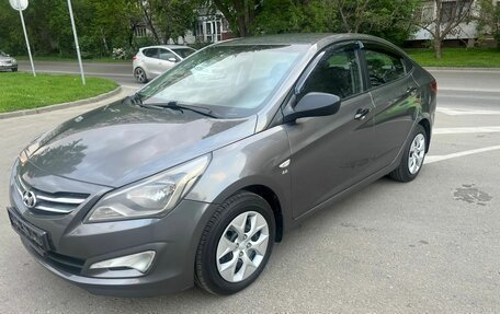 Hyundai Solaris II рестайлинг, 2015 год, 735 000 рублей, 2 фотография