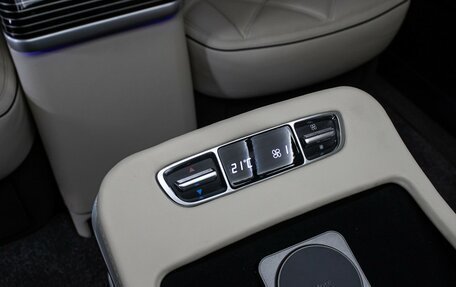 Mercedes-Benz V-Класс, 2024 год, 32 000 000 рублей, 27 фотография