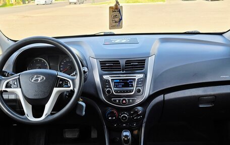 Hyundai Solaris II рестайлинг, 2015 год, 1 050 000 рублей, 2 фотография