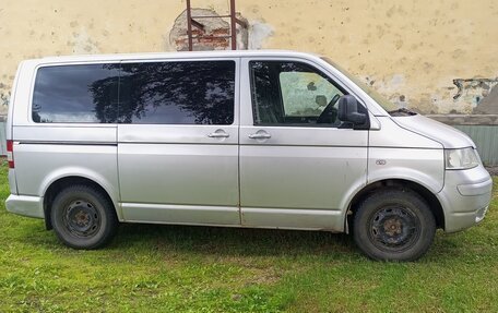 Volkswagen Transporter T5 рестайлинг, 2009 год, 1 000 000 рублей, 2 фотография