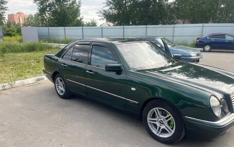 Mercedes-Benz E-Класс, 1997 год, 715 000 рублей, 3 фотография