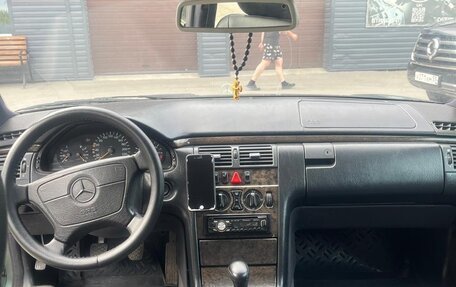 Mercedes-Benz E-Класс, 1997 год, 715 000 рублей, 12 фотография