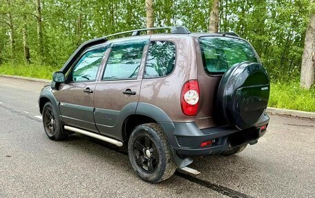 Chevrolet Niva I рестайлинг, 2017 год, 585 000 рублей, 4 фотография