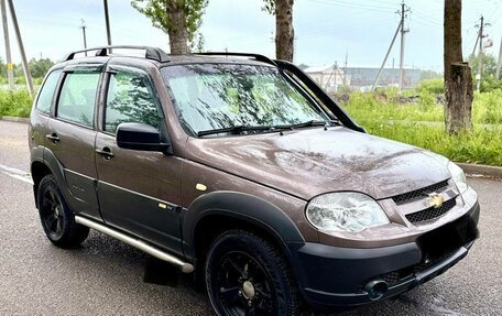 Chevrolet Niva I рестайлинг, 2017 год, 585 000 рублей, 2 фотография