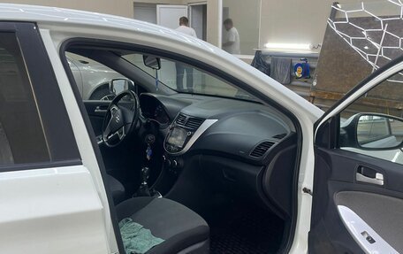 Hyundai Solaris II рестайлинг, 2011 год, 590 000 рублей, 3 фотография