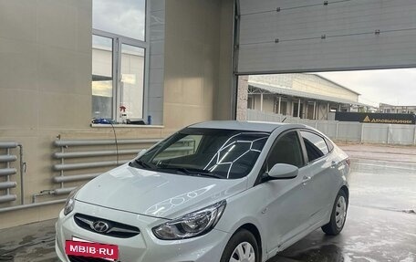 Hyundai Solaris II рестайлинг, 2011 год, 590 000 рублей, 2 фотография