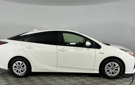 Toyota Prius IV XW50, 2018 год, 1 750 000 рублей, 4 фотография