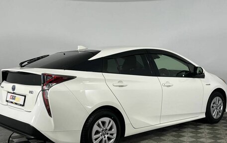 Toyota Prius IV XW50, 2018 год, 1 750 000 рублей, 5 фотография