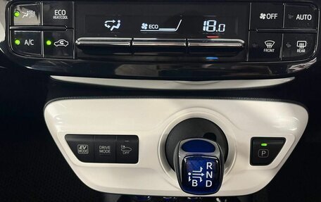 Toyota Prius IV XW50, 2018 год, 1 750 000 рублей, 14 фотография