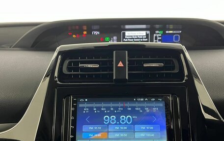Toyota Prius IV XW50, 2018 год, 1 750 000 рублей, 12 фотография