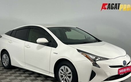 Toyota Prius IV XW50, 2018 год, 1 750 000 рублей, 3 фотография