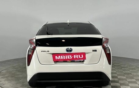 Toyota Prius IV XW50, 2018 год, 1 750 000 рублей, 6 фотография