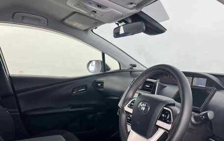 Toyota Prius IV XW50, 2018 год, 1 750 000 рублей, 17 фотография