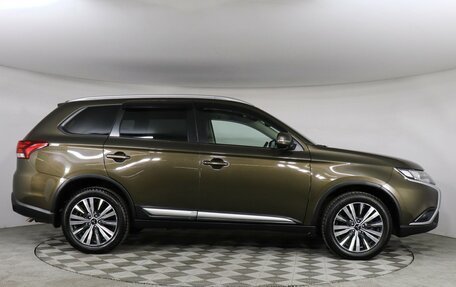 Mitsubishi Outlander III рестайлинг 3, 2019 год, 2 297 000 рублей, 4 фотография
