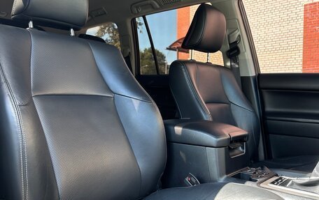 Toyota Land Cruiser Prado 150 рестайлинг 2, 2019 год, 5 900 000 рублей, 24 фотография