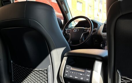 Toyota Land Cruiser Prado 150 рестайлинг 2, 2019 год, 5 900 000 рублей, 28 фотография