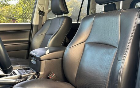 Toyota Land Cruiser Prado 150 рестайлинг 2, 2019 год, 5 900 000 рублей, 21 фотография