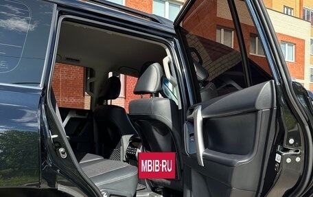 Toyota Land Cruiser Prado 150 рестайлинг 2, 2019 год, 5 900 000 рублей, 26 фотография