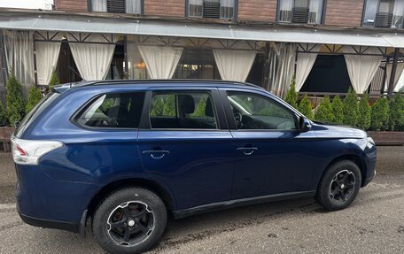 Mitsubishi Outlander III рестайлинг 3, 2014 год, 1 050 000 рублей, 4 фотография