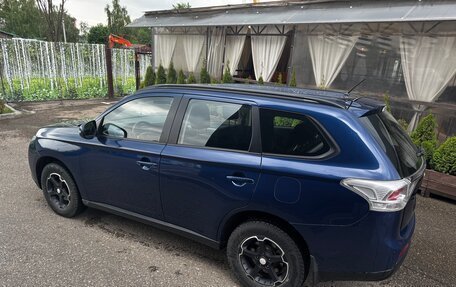 Mitsubishi Outlander III рестайлинг 3, 2014 год, 1 050 000 рублей, 6 фотография