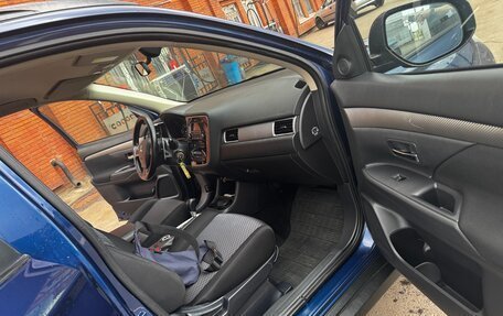 Mitsubishi Outlander III рестайлинг 3, 2014 год, 1 050 000 рублей, 13 фотография